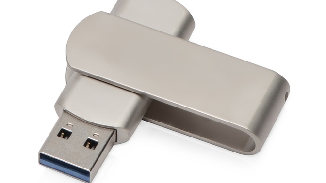 Sokakta yerde Flash bellek bulsanız içine bakar mısınız?