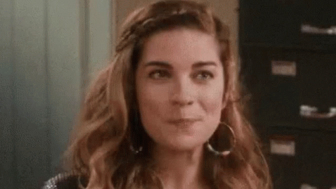 Sizce romantiklik, birine yaklaşma cesaretinden mi doğar, yoksa yaklaşamamaktan mı?