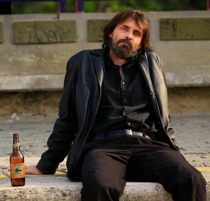 Alkolik biriyle sevgili olur musunuz ve evlenir misiniz?