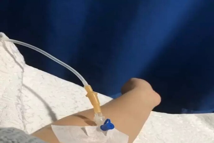 Serumun içinde tuzlu su varsa regl olunca tuzlu su içsek ağrıya iyi gelir mi?