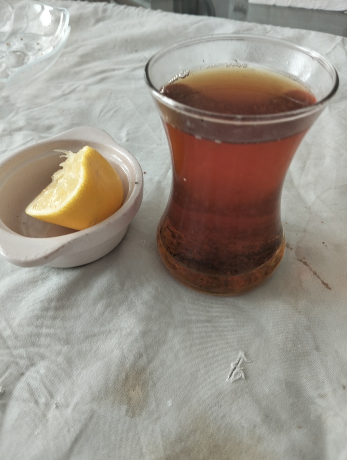 Çaya limon sıkar mısınız?