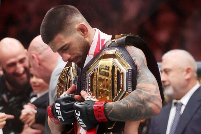 Ufc Tüy siklet ve Hafif siklet şampiyonu İlia Topuria
