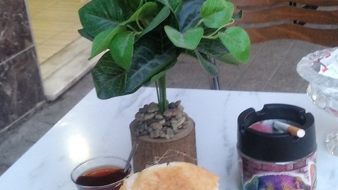 Kim benimle kaşarlı tost yemek ister?