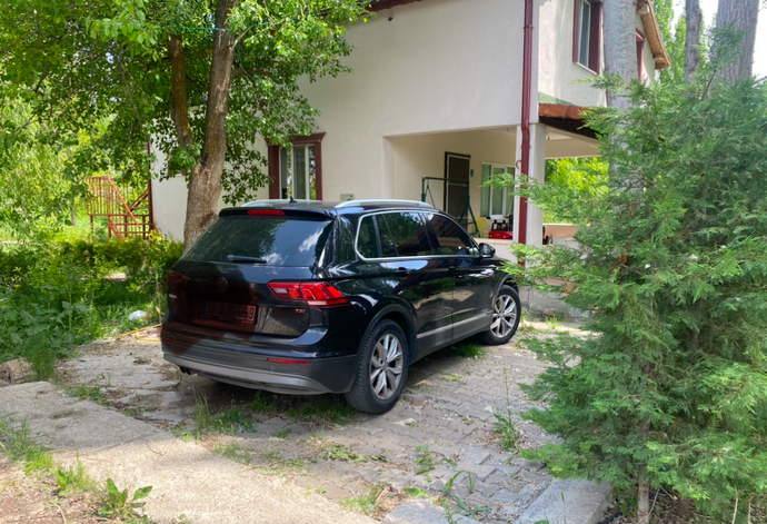 Sizce hangi arabamla (biri abimin biri benim ama istediğimi kullanabiliyorum sıkıntı yok ) çapkınlık yapmak daha kolay olur?