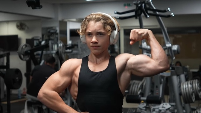 14 yaşındaki bir çocuk bu kadar kaslı olabilir mi veya bu normal mi?