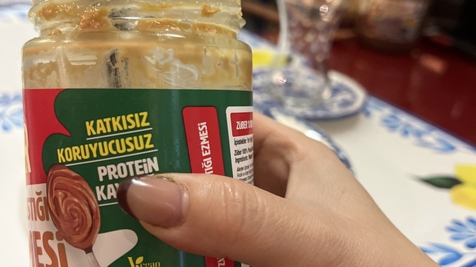 Fistik ezmesi aski denilen bise var mi?