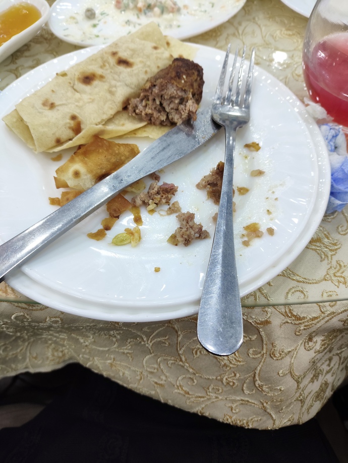 Misafir geldim yarım porsiyon kebap yapmışlar giderken kalanı neredeydi diye trip atmalı mıyım?