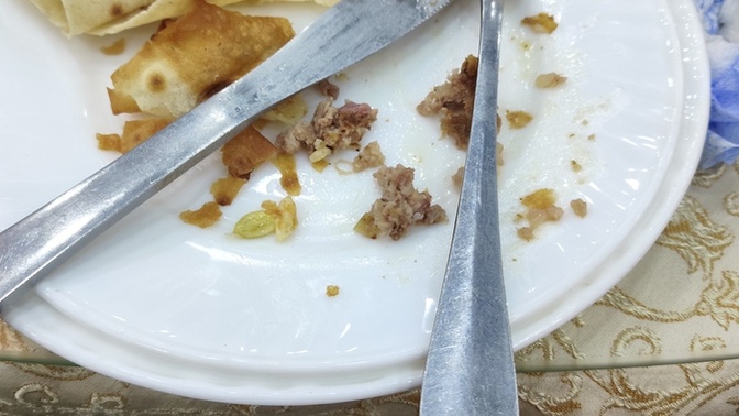 Misafir geldim yarım porsiyon kebap yapmışlar giderken kalanı neredeydi diye trip atmalı mıyım?