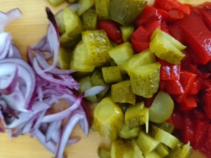 Yemek yapmayı yemeyi mi seversin yemeyi seviyorum yapmak tercihim değil mecburiyet?