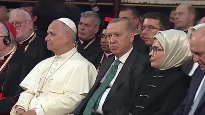 Bu Papa'nın olayı ne ağlanacak halimize mi gülüyoruz yine?
