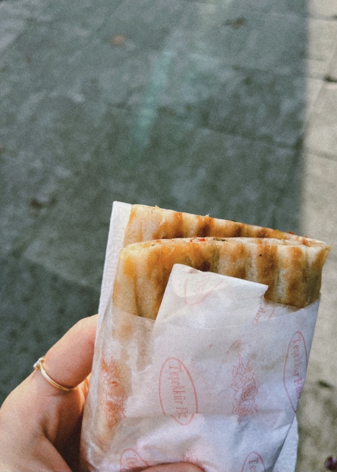 Kıymalı pide yiyen kızdan olur mu?