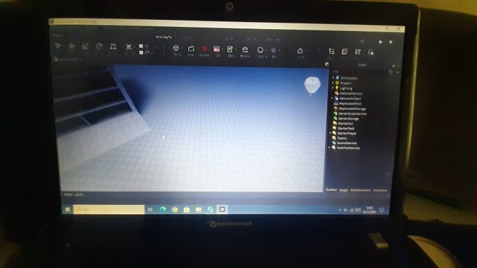Bilgisiyarım az önce siyah ekran verdi sebebi nedir zorlanmamı roblox studio açıkken şuhanlık normal oyun yapiyordum?