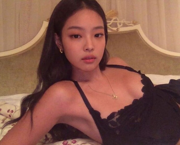Jennie çok güzel yaa bence en güzel ve seksi asyalı kadınn hetero olmama rağmen çok beğeniyorum?