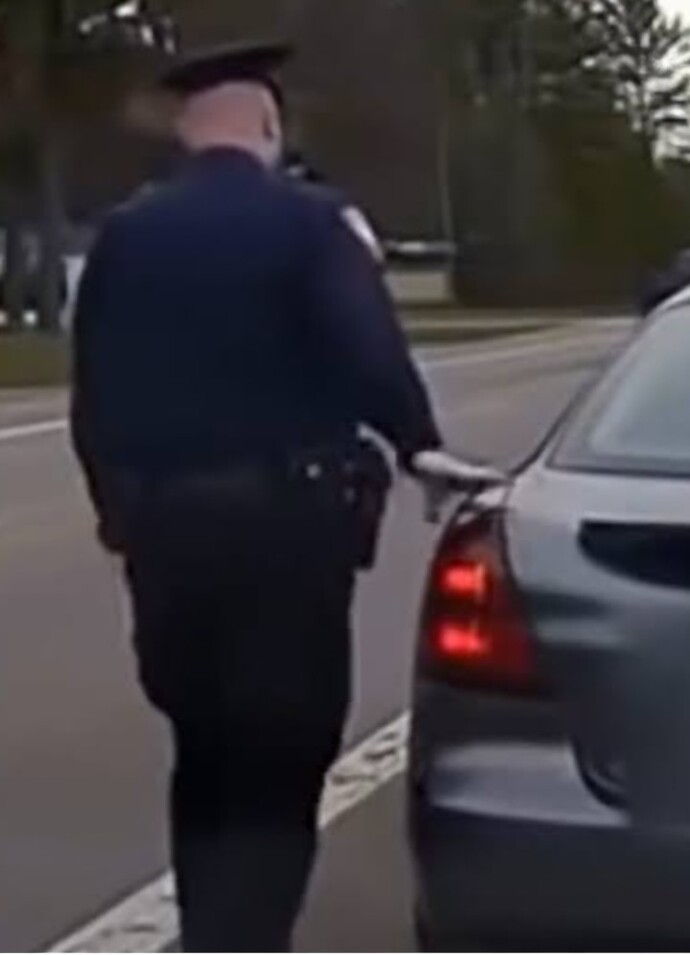Amerikan polisi Arabaya niye dokunur?