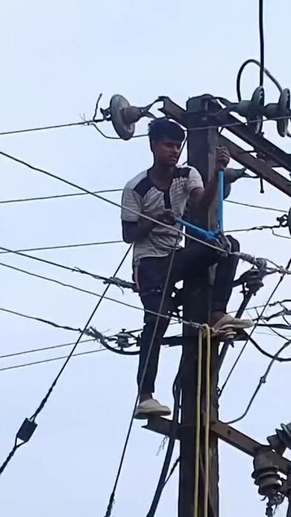 “Hiç elektrik direğine çıkmayı aklından geçiren oldu mu? Veya yapan birine şahit oldunuz mu?” ?