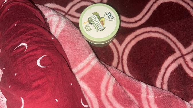 Her yatmadan önce eline ve ayağına krem süren var mi benim gibi?