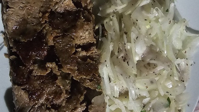 Et döner sade mi yenir, yoksa yanına mutlaka bir eşlikçi ister misiniz?