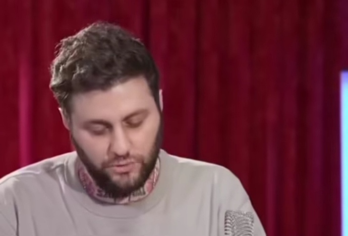 Cinselliğe doymuş fakat aşırı kıskanç erkeğe ne denir?