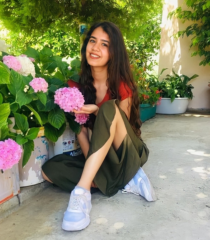 Uzun saç yakışıyor mu yoksa kötü mü duruyor?