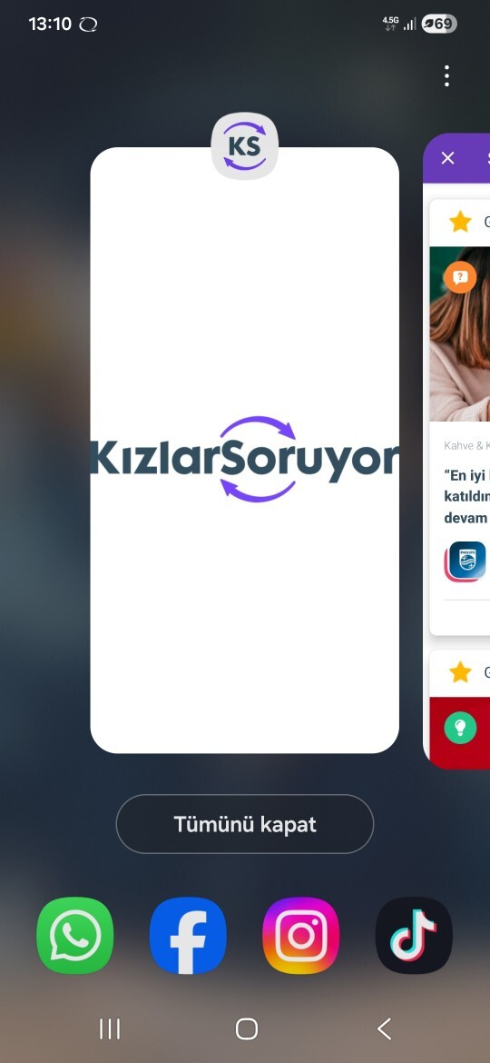 Bu şeklide arka arkaya açılıyor ne yaptıysam düzeltmedim?