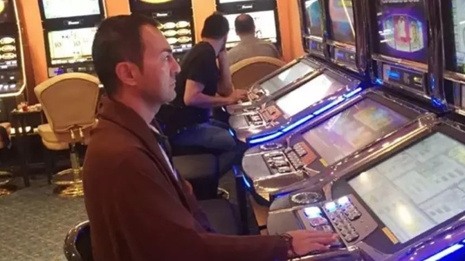 Eşin senden habersiz tüm birikiminizi kumarda kaybetse ne yaparsın?