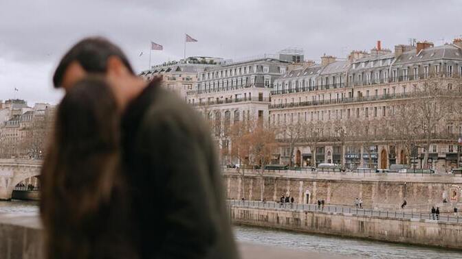 First date bitince veda esnasında karşınızdakine sarılır mısınız?