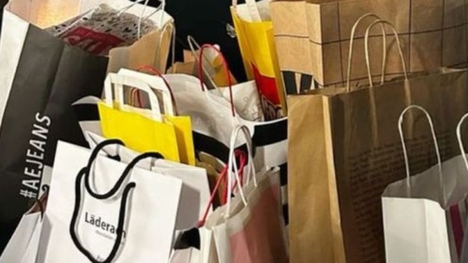 İhtiyacınız olmayan ürünleri bile alıyor musunuz yoksa sadece gerekli olanları mı alırsınız?