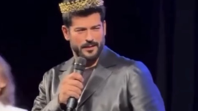 Türklerin beğenmediği Burak Özçivit’e Ruslar kral tacı taktı! Ne düşünüyorsunuz?