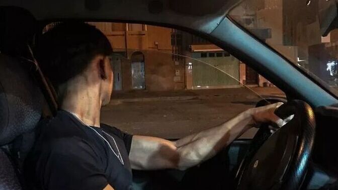 Araba kullanırken sağınıza/solunuza bakar mısınız?