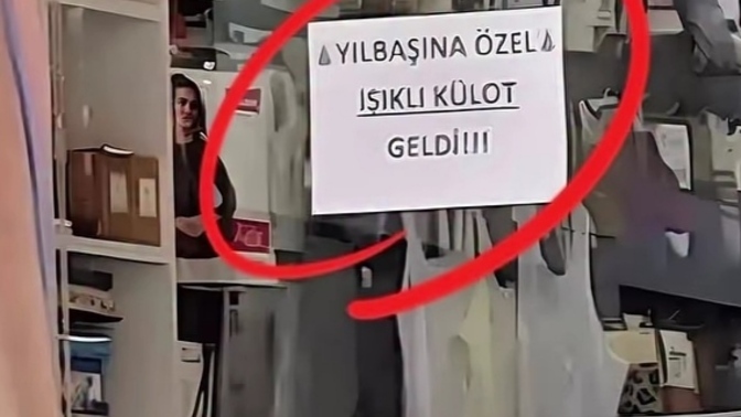 Yılbaşına özel ışıklı külot gelmiş , yılbaşında iç giyiminize özen gösterir misiniz ❤️?