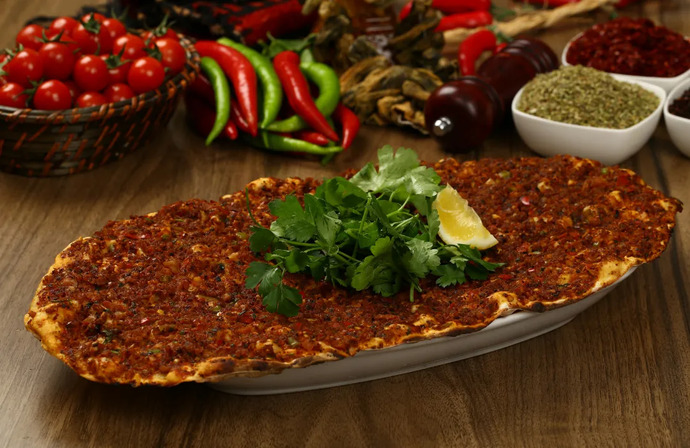 Kahvaltıda lahmacun yenir mi?