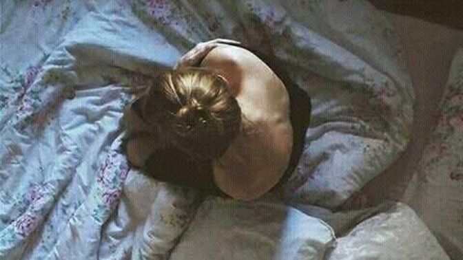 Geceleri geçmişe takılıp üzüldüğün oluyor mu?