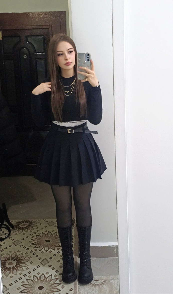 Yani ben şahsen dalgalı saçı daha çok seviyorum :) ama bir süre sonra dalgalı saçta bayıyor sanki ya
