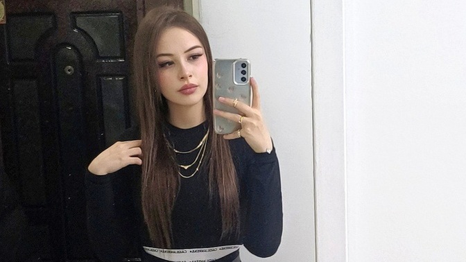 Düz saç mı yoksa dalgalı saç mı sizce?