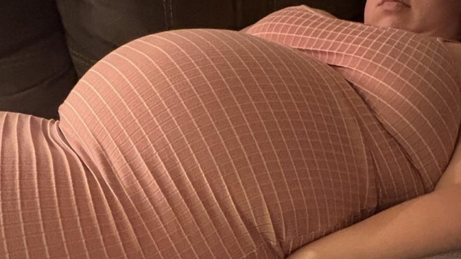 Kızlar, Koca göbek olmayı seviyor musunuz kaç kilosunuz göbek var mı?