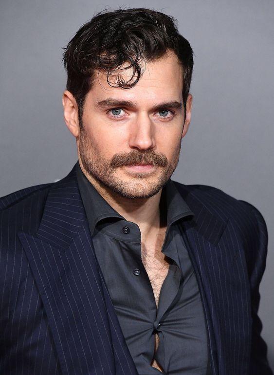 Bıyıklı ve sakallı bir erkeği mi yoksa babyface bir erkeği mi tercih edersiniz ve neden?