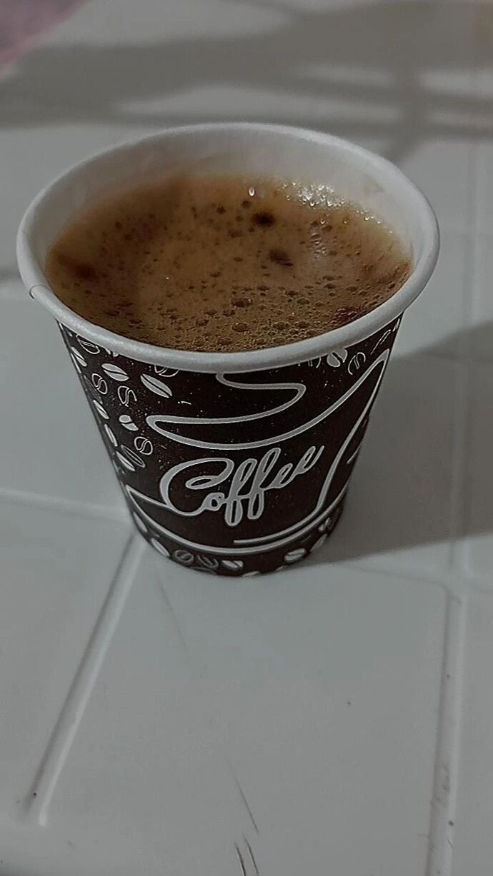 Dertler derya olmuş ama ben kahve içmekten vazgeçmiyorum, nasıl bir savunma ama?