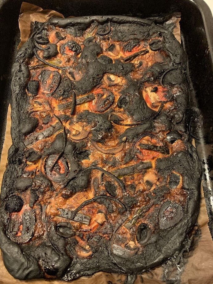 Pizza yaptım ama biraz fazla mı kızarmış?
