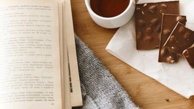 Alışveriş & Hediyeler 🎁 💃🏻 Her hafta kapına gelecek bir kitap mı seni mutlu eder yoksa bir kutu çikolata mı?