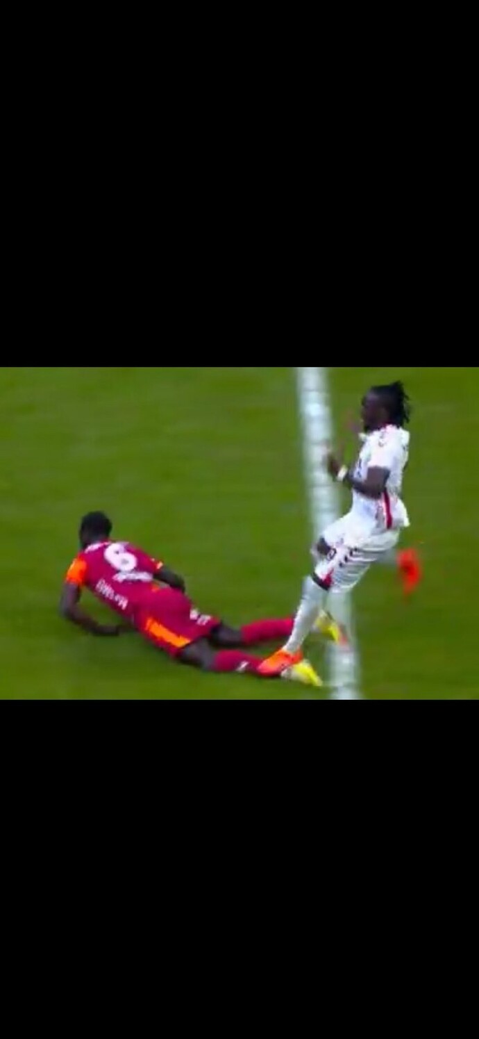 Sizce Galatasaray neden şampiyon yapılıyor son dakika Samsun sporun penaltısı neden verilmedi?