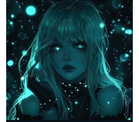 Sizce siyah makyaj mı daha iyi yoksa parlak galaksi makyajı mı?