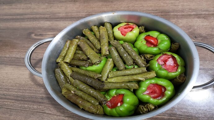 Zeytinyağlı yaprak sarması mı, yøksa biber dolması mı?