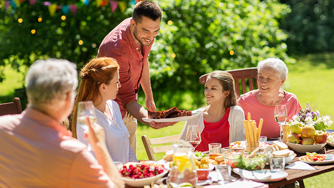 Sana göre akrabalardan uzak olmak iyi mi kötü mü?