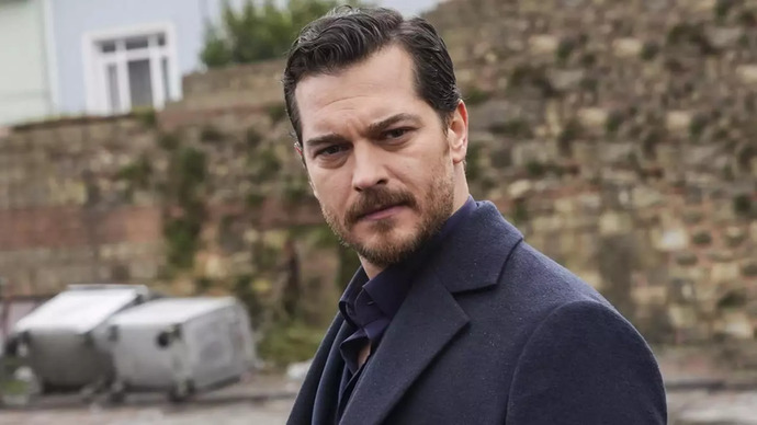 Çağatay Ulusoy sizce yakışıklı mı?