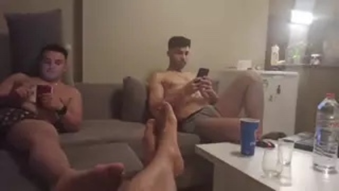 Erkeklerin, bekar evine birlikte çıkması normal mi?