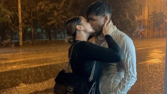 Sevgiliyle yağmurda yürüyüş yapmak romantiklik midir, delilik midir?