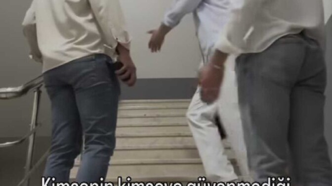 Merdivenden çıkarken önden mi çıkarsınız, yoksa arkadan mı?