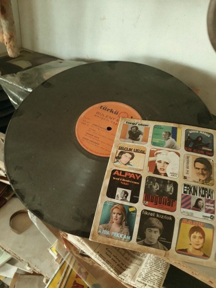 1den 70e kadar bir sayı yazın size nostalji listemden bir şarkıyı paylaşayım! Ne dersiniz?