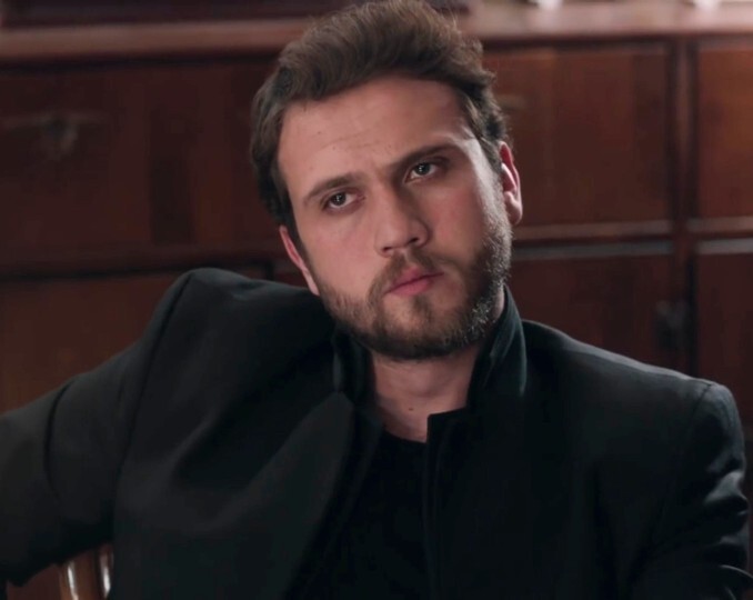 Aras Bulut İynemli nasıl oyuncu sizce en çok sevdiğiniz dizisi karakteri hangisi?