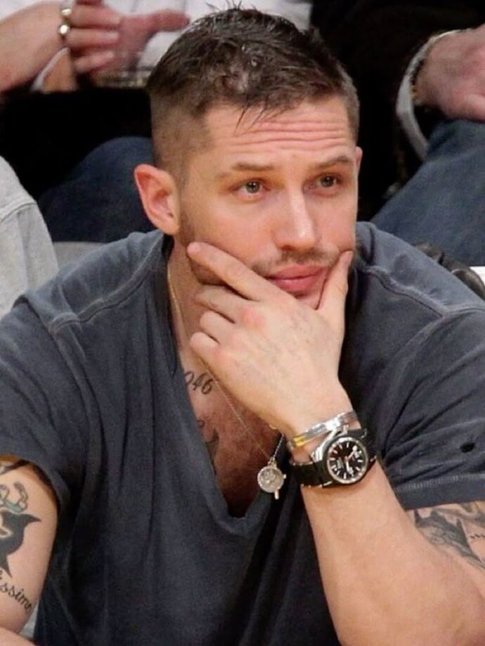 Tom hardy çok yakışıklı değil mi?